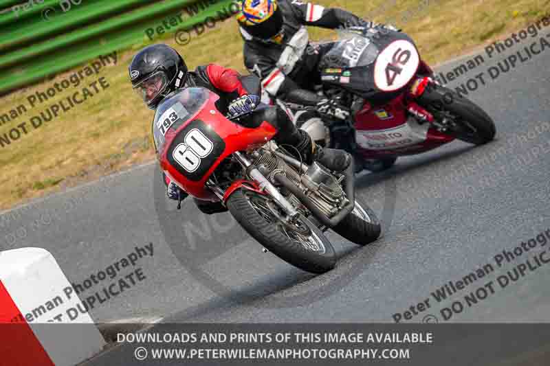 Vintage motorcycle club;eventdigitalimages;mallory park;mallory park trackday photographs;no limits trackdays;peter wileman photography;trackday digital images;trackday photos;vmcc festival 1000 bikes photographs